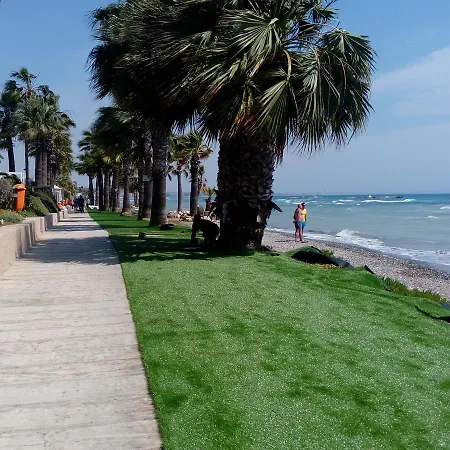 Kvartira U Moria, Appartamento Larnaca